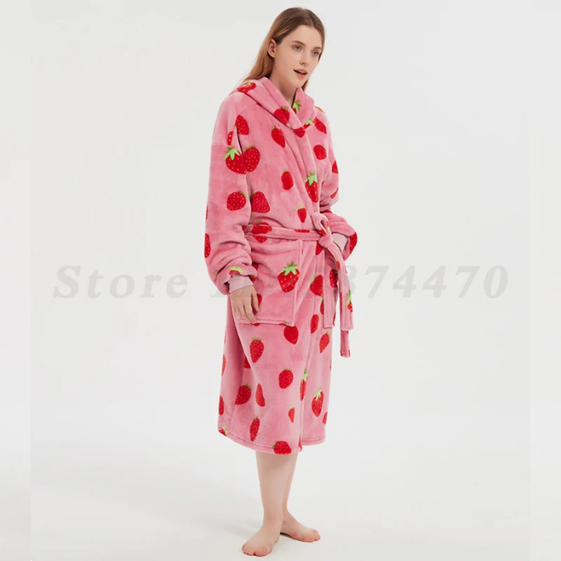 Strawberry Print Flannel Robe Female Autumn Winter Thick Bathrobe Kimono Gown Loose Coral Fleece Sleepwear Nightgown Home Wear