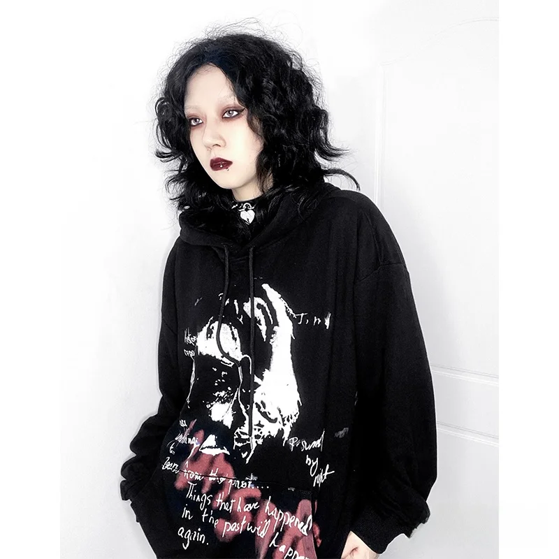 

Hand-Dn Punk Band fiti Long-Sve Hoodie Loose Fit Streetwear Sle Feel-Driven Red Doodle Ro Culture Sweatirt