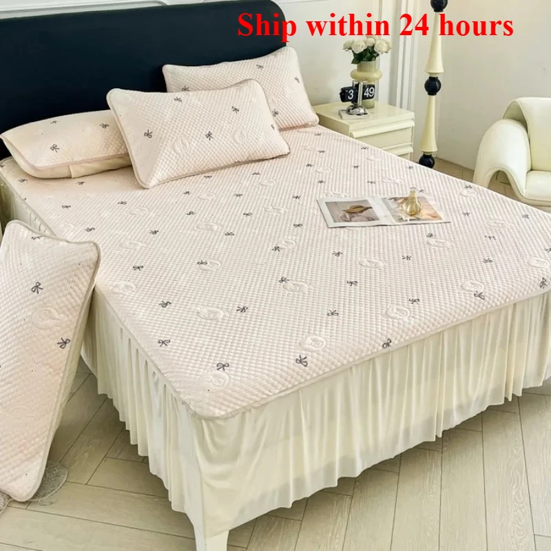 

Cartoon Jacquard Ice Doudou Soft Mat Three-piece Set Household Washable Machine Wash Bed Skirt Air Conditioning Soft Mat