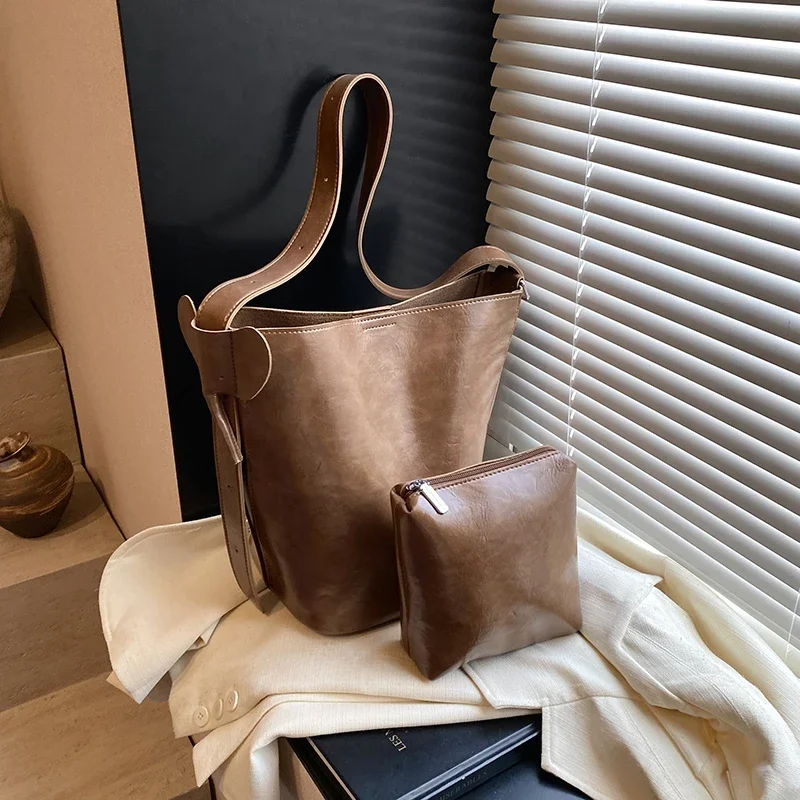 Sense of Luxury Glossy PU Deformation Shoulder and Crossbody Bags 2025 High Quality Large Capacity Personality Women‘s Tote Bags