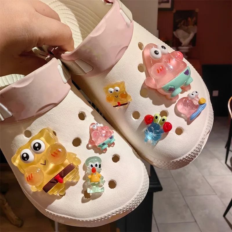 Ganzes Set heißer Verkauf DIY Loch Schuhe Charms für niedlichen Cartoon handgemachte Charms Designer Qualität Garten Schuh Dekoration Mädchen