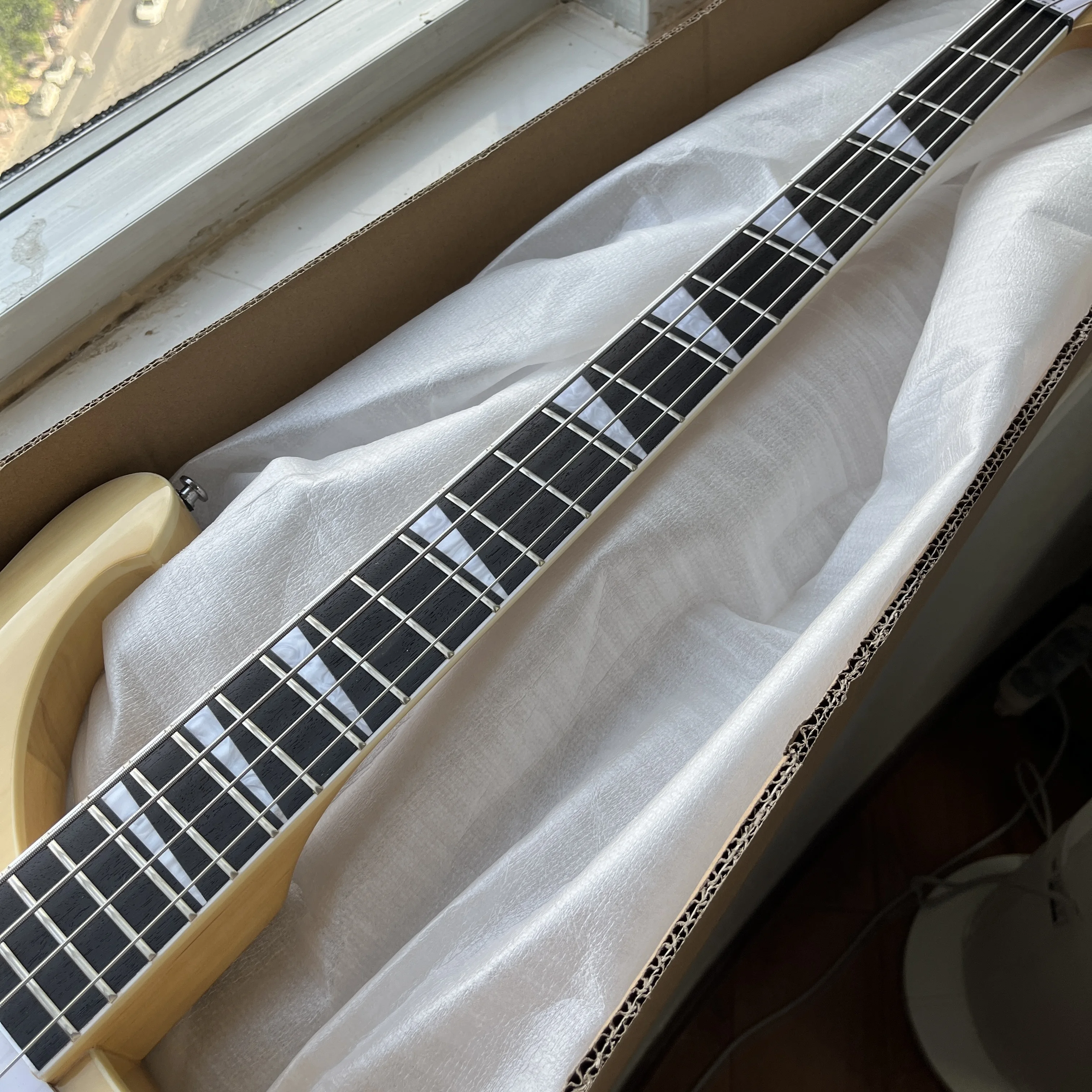 2026 New Bass Guitar - Wood Color - Four-String Bass, Rosewood Fingerboard, 4003 Free Shipping