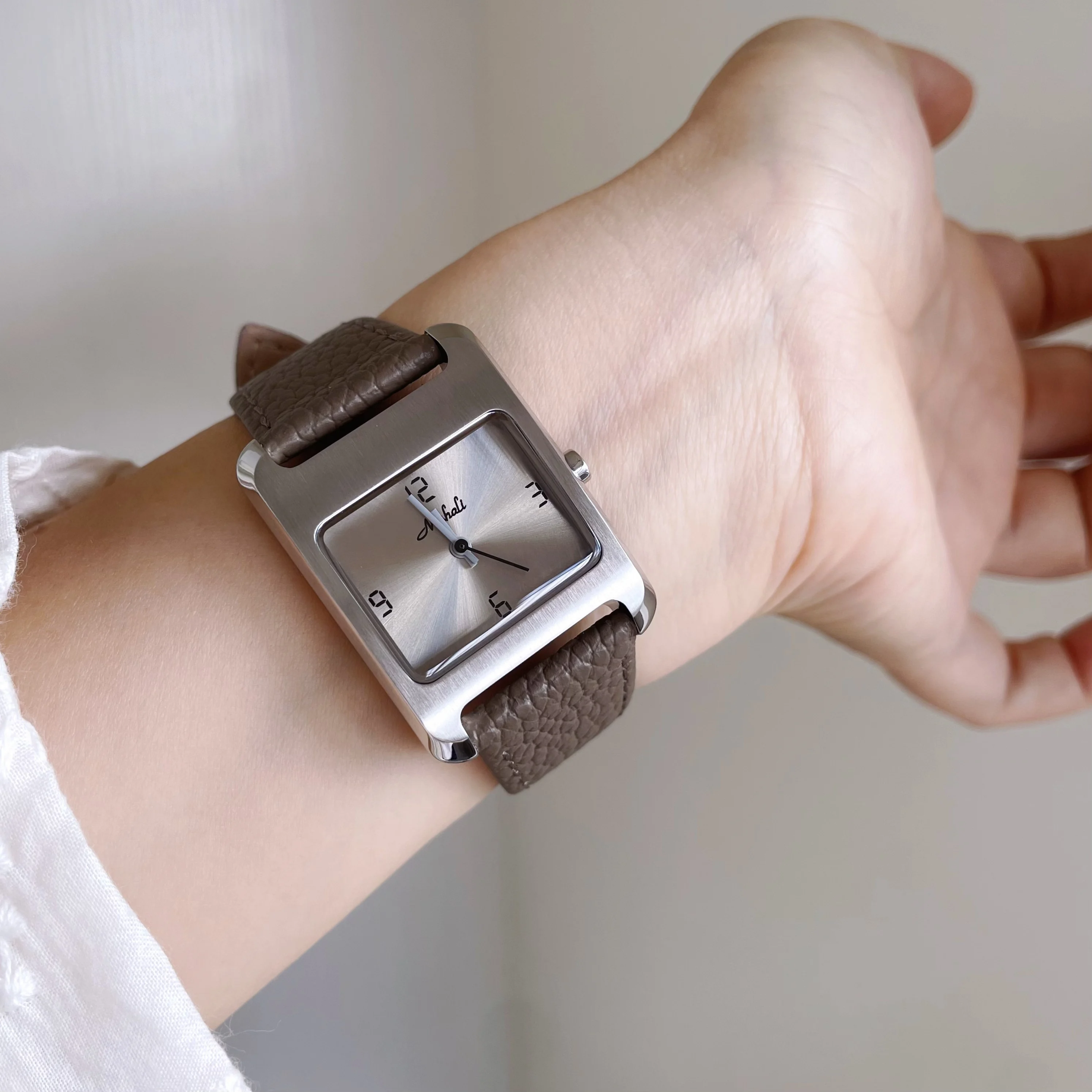2026 New Luxury Gray Simple Elegant High-end Square Leather Watch Classic Stainless Steel Quartz Watch Gift for Women