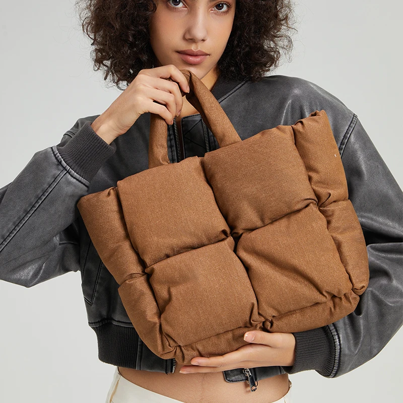 Bolso de hombro de algodón acolchado para mujer, bolsa de tela vaquera suave, a la moda, de diseñador, cálido, para invierno, 2023