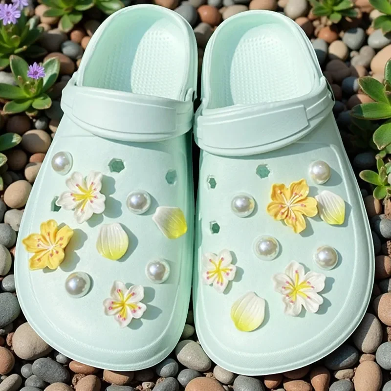 Whole Set Hot Sale DIY Hole Shoes Charms for Pearl Flower Handmade Charms Designer Quality Garden Shoe Decoration Girl Gift