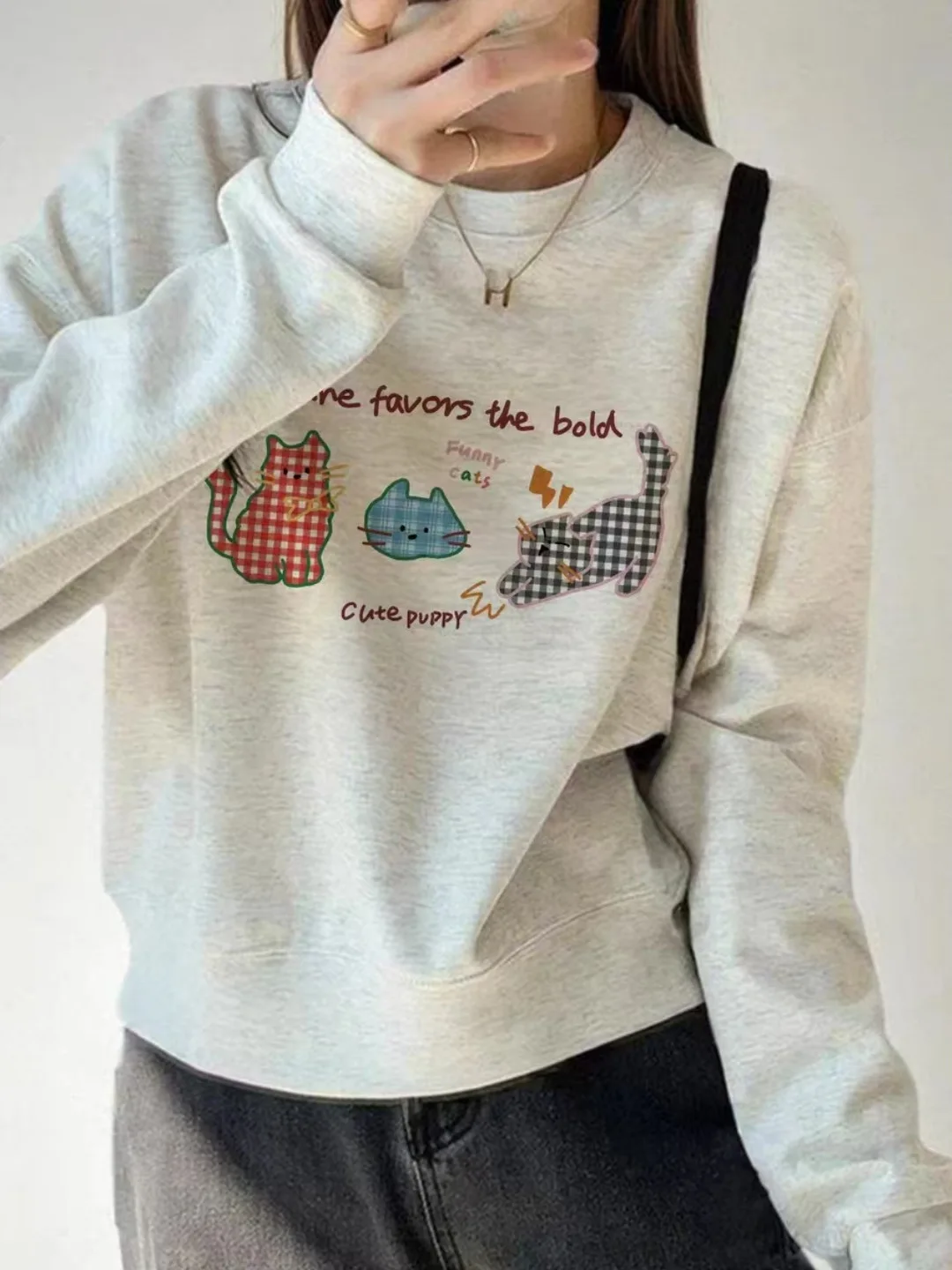 

Корейский свитшот с круглым вырезом и коротким рукавом для женщин, с милым мультяшным принтом и надписями, универсальный топ, модный, для ранней осени, новинка.