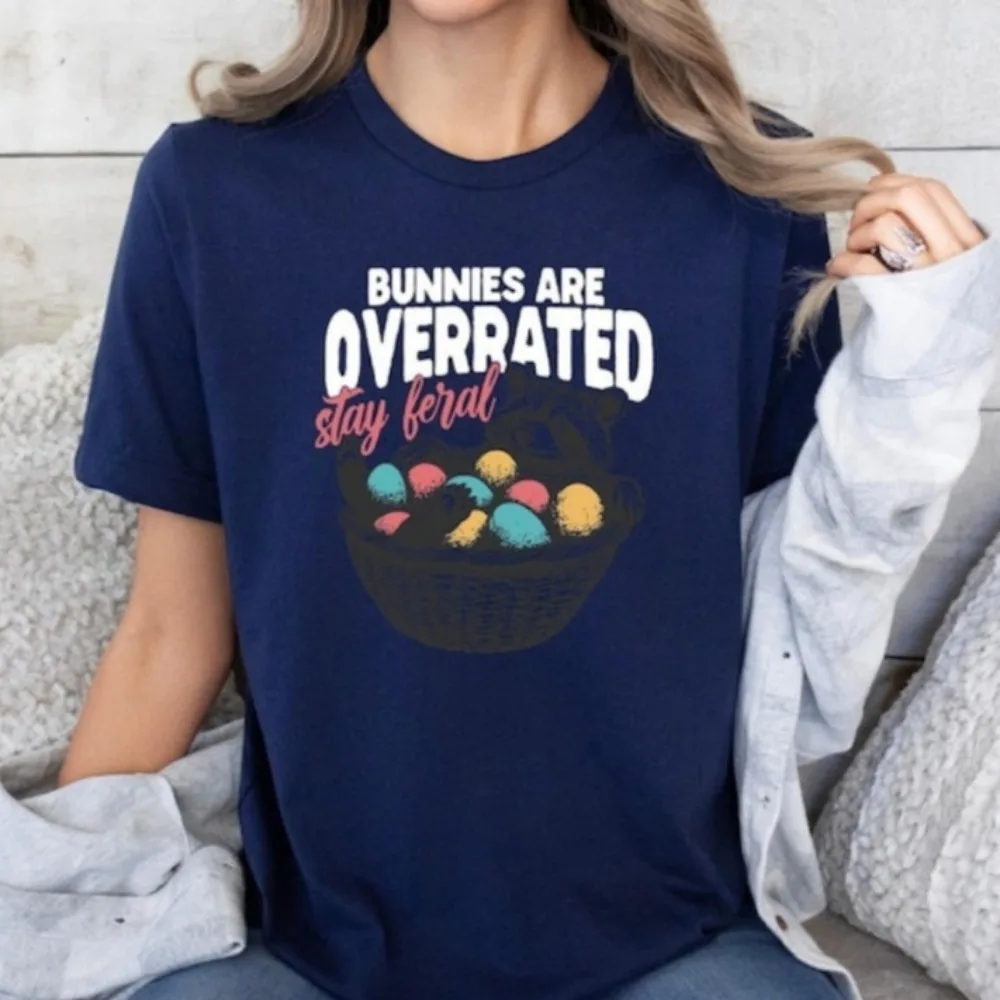 Los conejitos están sobrenaturados, camisa holgada a la moda, camisetas divertidas de mapache de Pascua, camisa gráfica de Pascua Feral, Tops para mujer