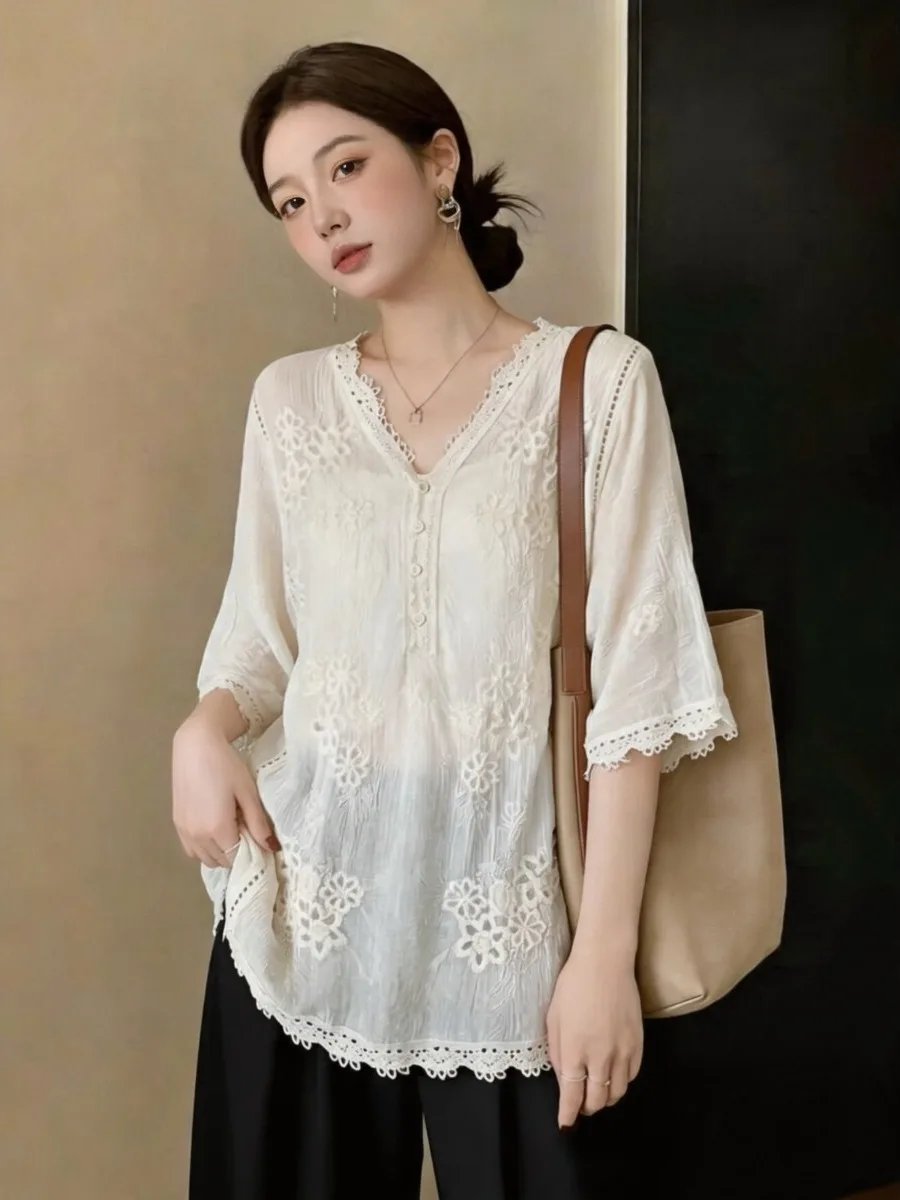 

Elegant Lace Embroidery V-Neck Three-Quarter Sleeve Floral T-Shirt Thin Cotton Women's plus Size Breathable Casual Top