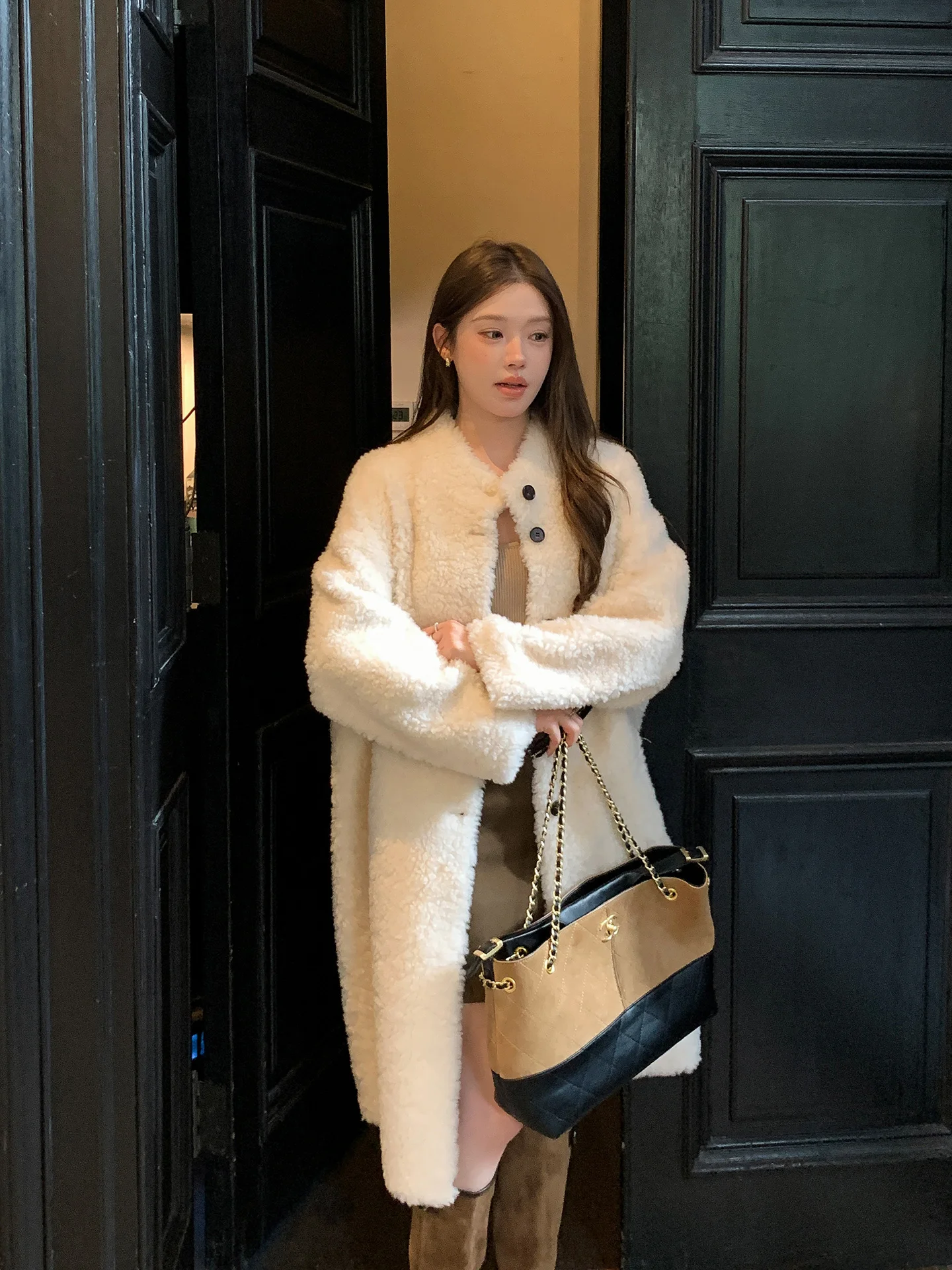 Casaco Longo Feminino Coreano com Gola Alta e Forro de Pele Integrado, Jaqueta de Couro Quente para Uso Diário, Tamanho Juvenil, Design Não Removível