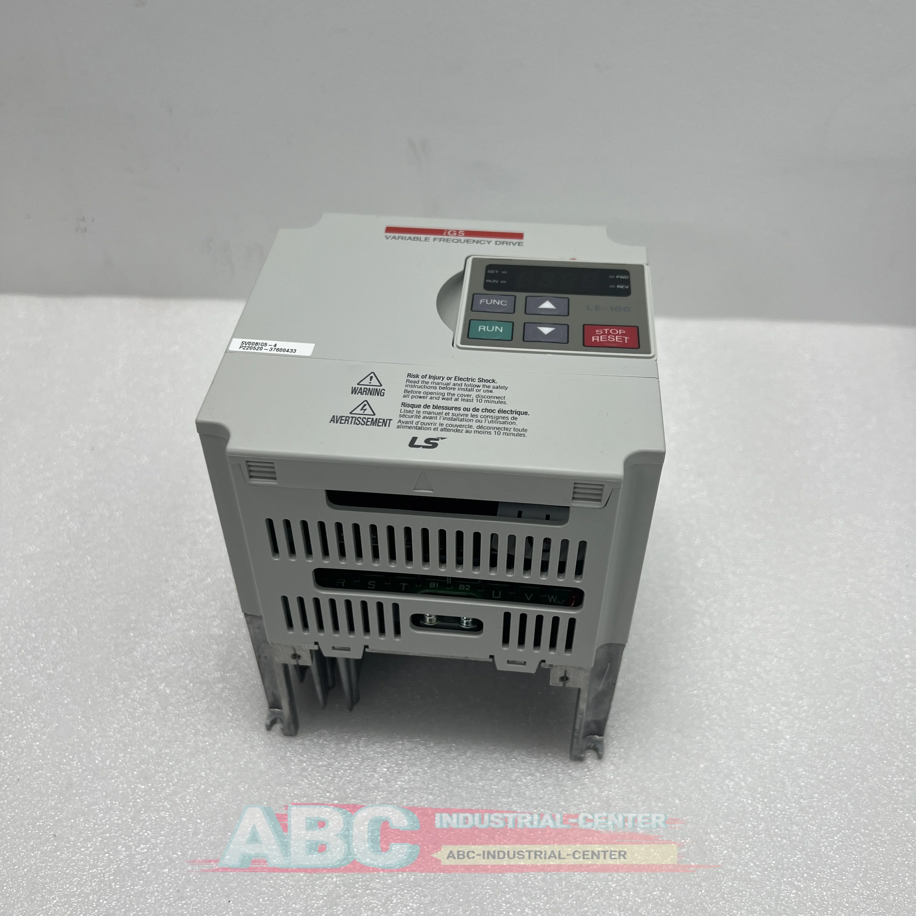 Convertidor de frecuencia 100% NUEVO SV0015IS7-4NO