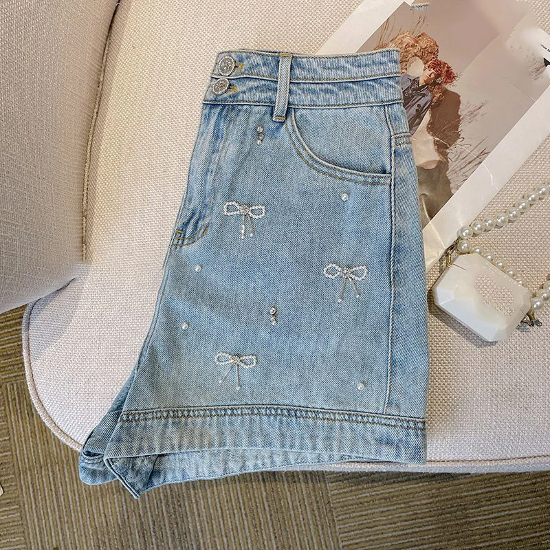 Beaded denim shorts female 2024 summer new sweet niche fashion design high waist slim wide-leg pants. jeans