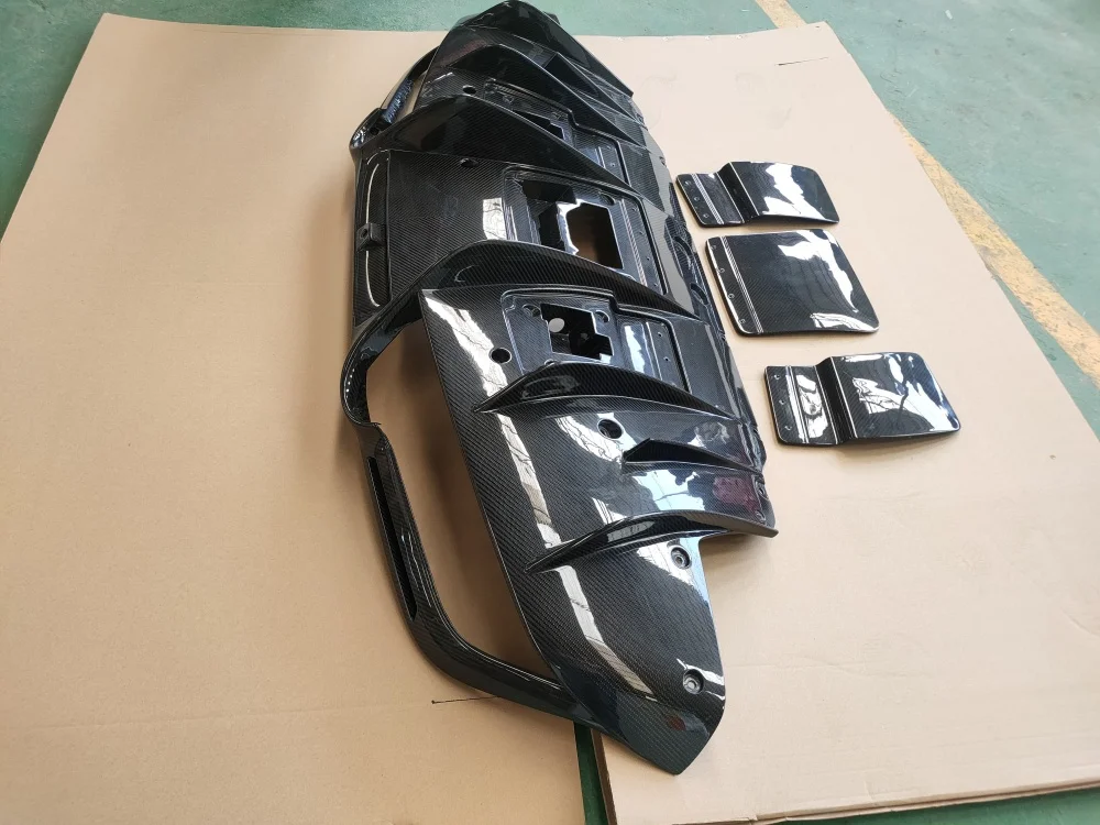 Suitable for Ferrari F8 Modification and Upgrade, Carbon Fiber Rear Diffuser, Small Surround, Lower Lip Body Kit, N-type