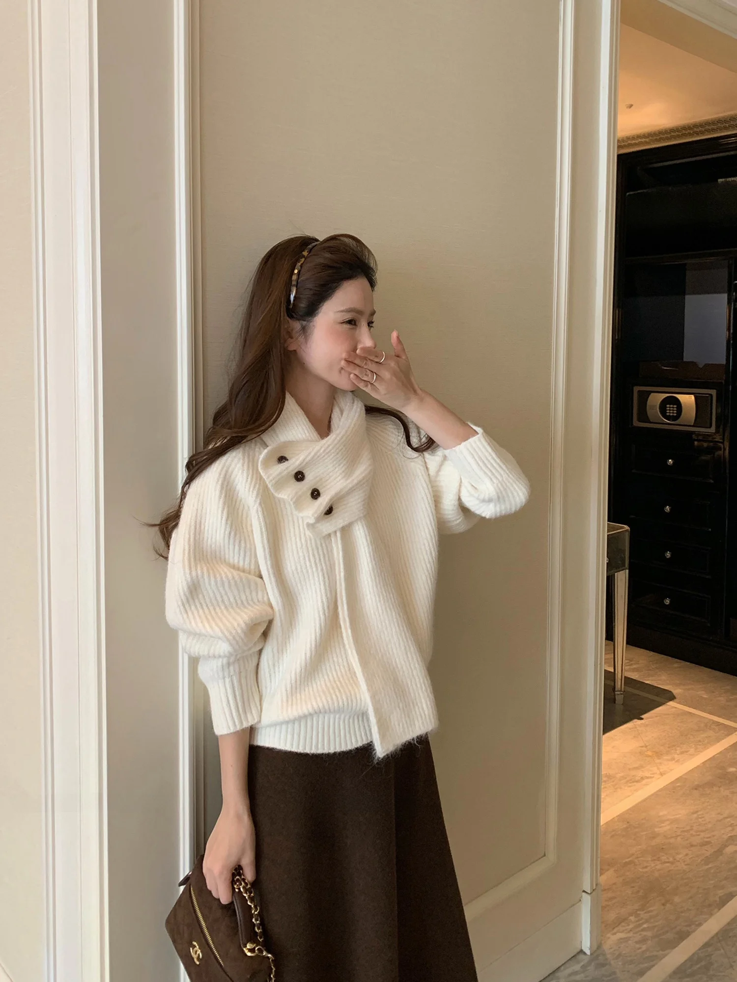 

Мягкий шерстяной свитер с отстегивающимся шарфом, V-образный вырез, вязаный, с длинными рукавами, женская повседневная одежда, теплый, осенне-зимний, модный стиль