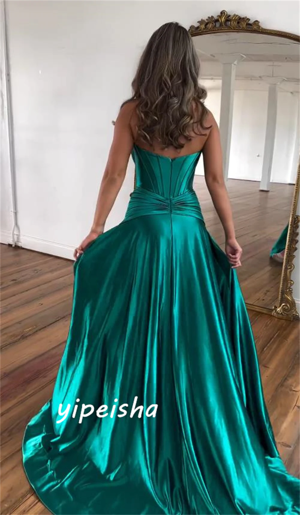 Maßgeschneidertes, schlichtes, lässiges, trägerloses Ballkleid-Quinceanera-Kleid mit drapierten, bodenlangen Röcken und Charmeuse-Abend