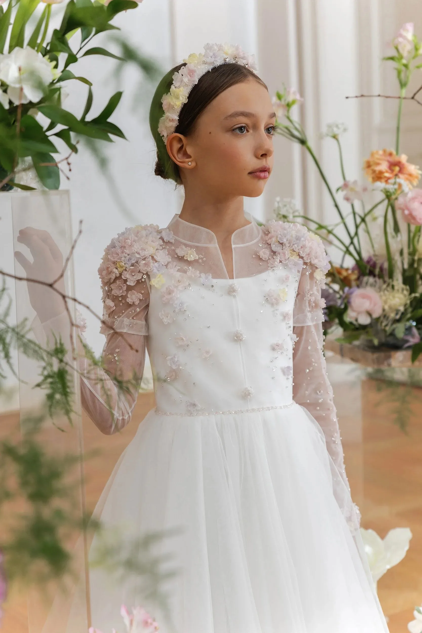 Weiße Blumenmädchenkleider für die Hochzeit mit floralen Spitzenapplikationen, Perlen, Baby-Geburtstagskleider, Erstkommunionkleid, individuell gestaltet