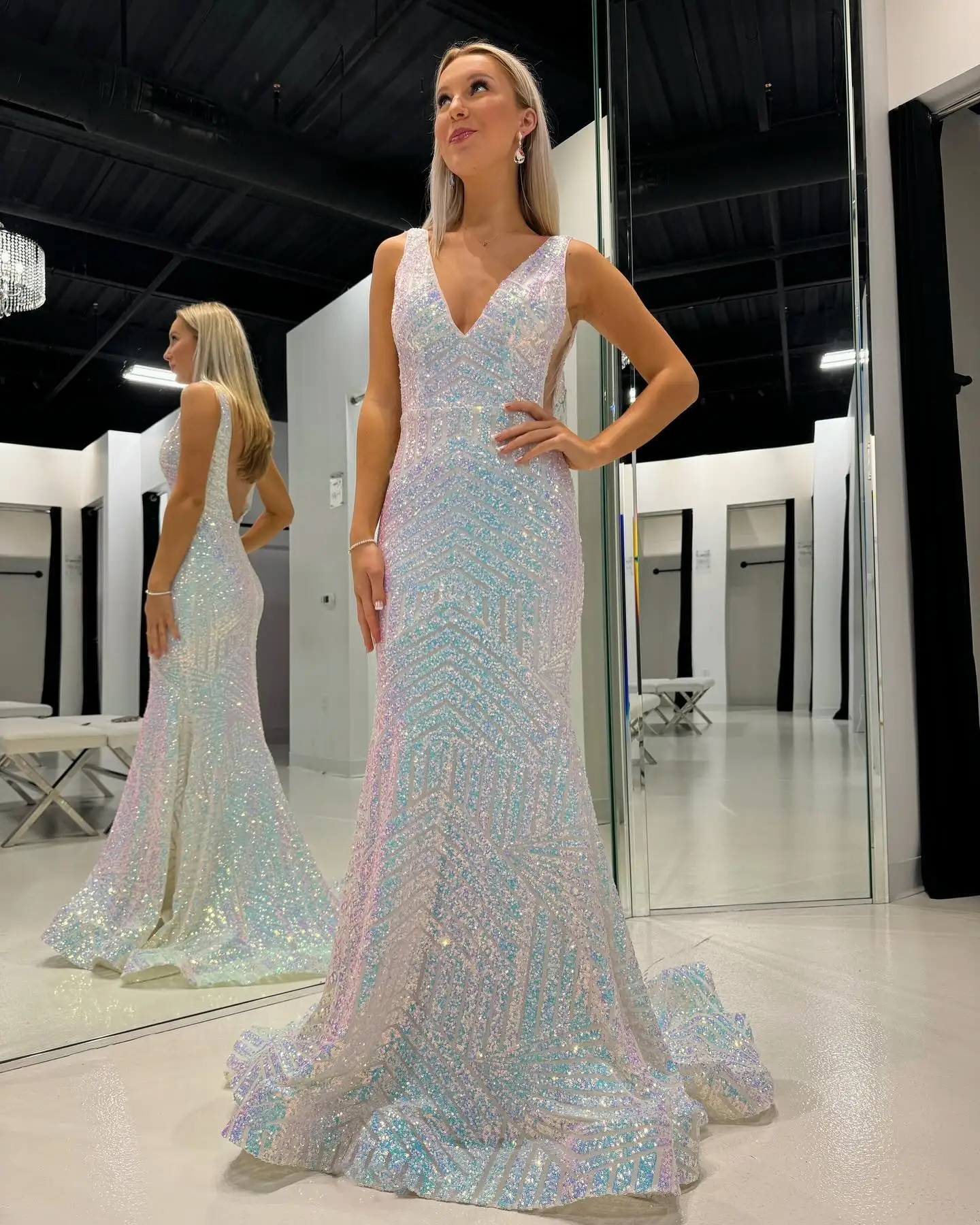 Vestidos de cóctel con tirantes finos y lentejuelas, cuello en V, sin mangas, Espalda descubierta, Vestidos de Noche de sirena, patrón de lujo, vestido de fiesta fruncido