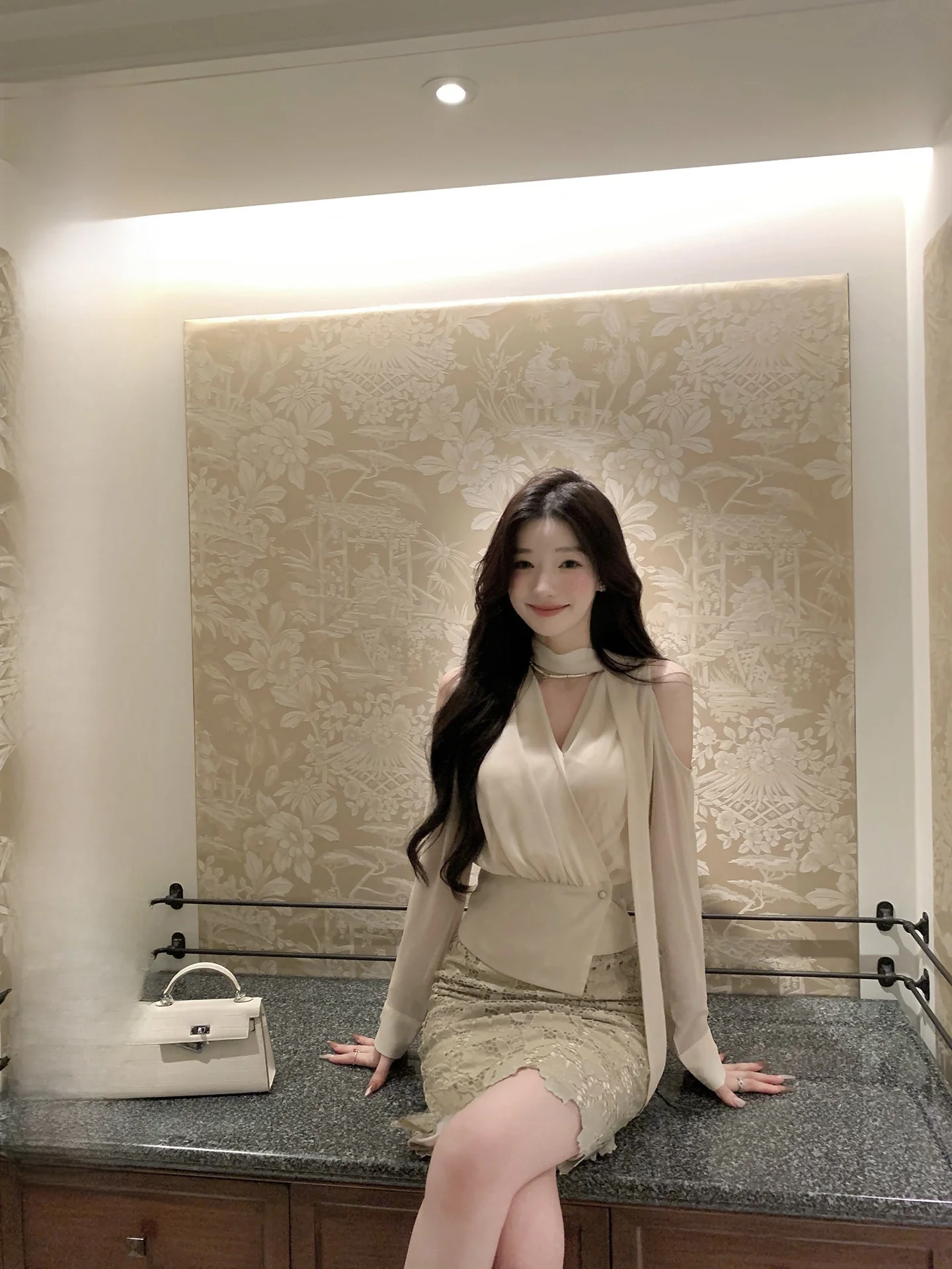 

YOLI Jenny Miss Apricot V-neck Sash Chiffon Top Women's Simple Elegance Shoulder-baring Spring Casual Style Polyester Fiber