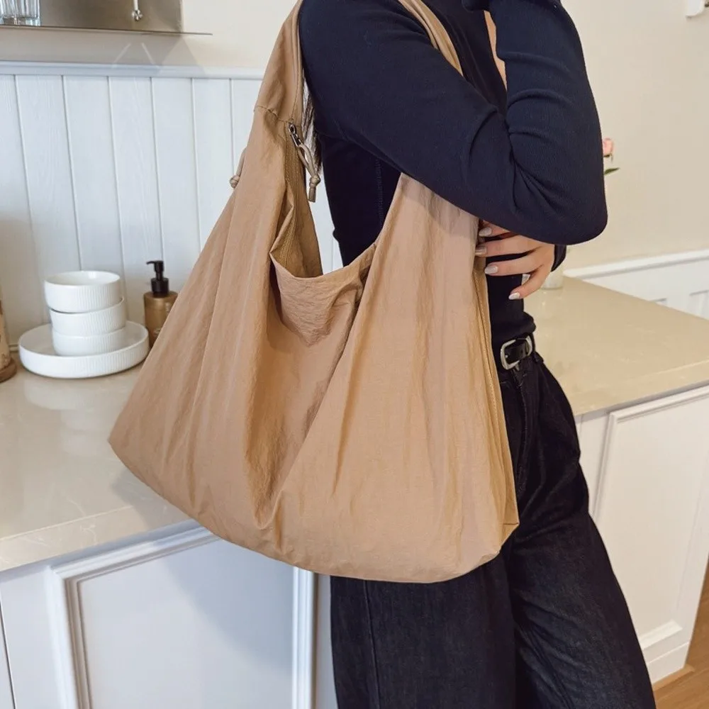 Neue Nylon-Schultertasche, Einfarbig, Große Kapazität, Unterarmtasche, Wasserdicht, mit Reißverschluss, Einkaufstasche für Frauen und Mädchen – Detail 10