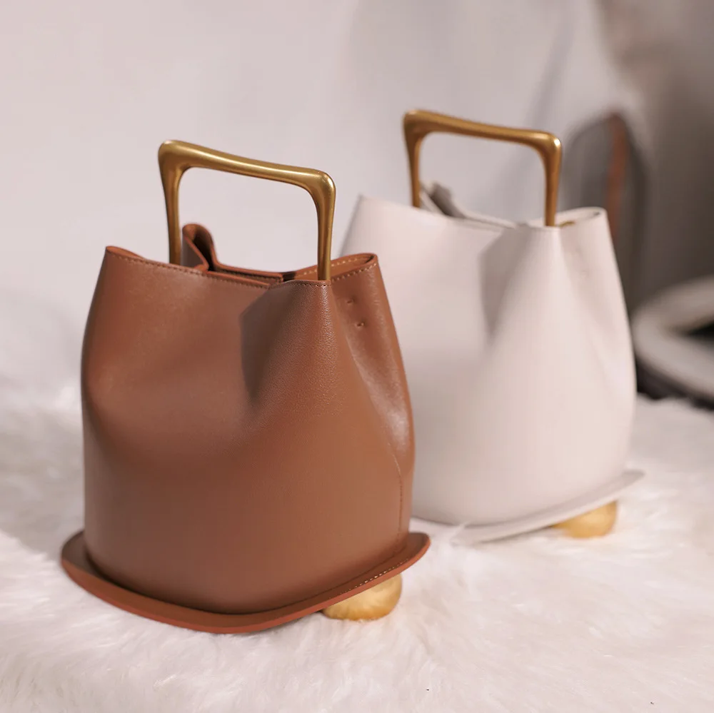 

2026 Cowhide Genuine Leather Women's Pouch Basket Bag, Multi-functional Commuting Hand-held Bucket Designer Luxury Bag