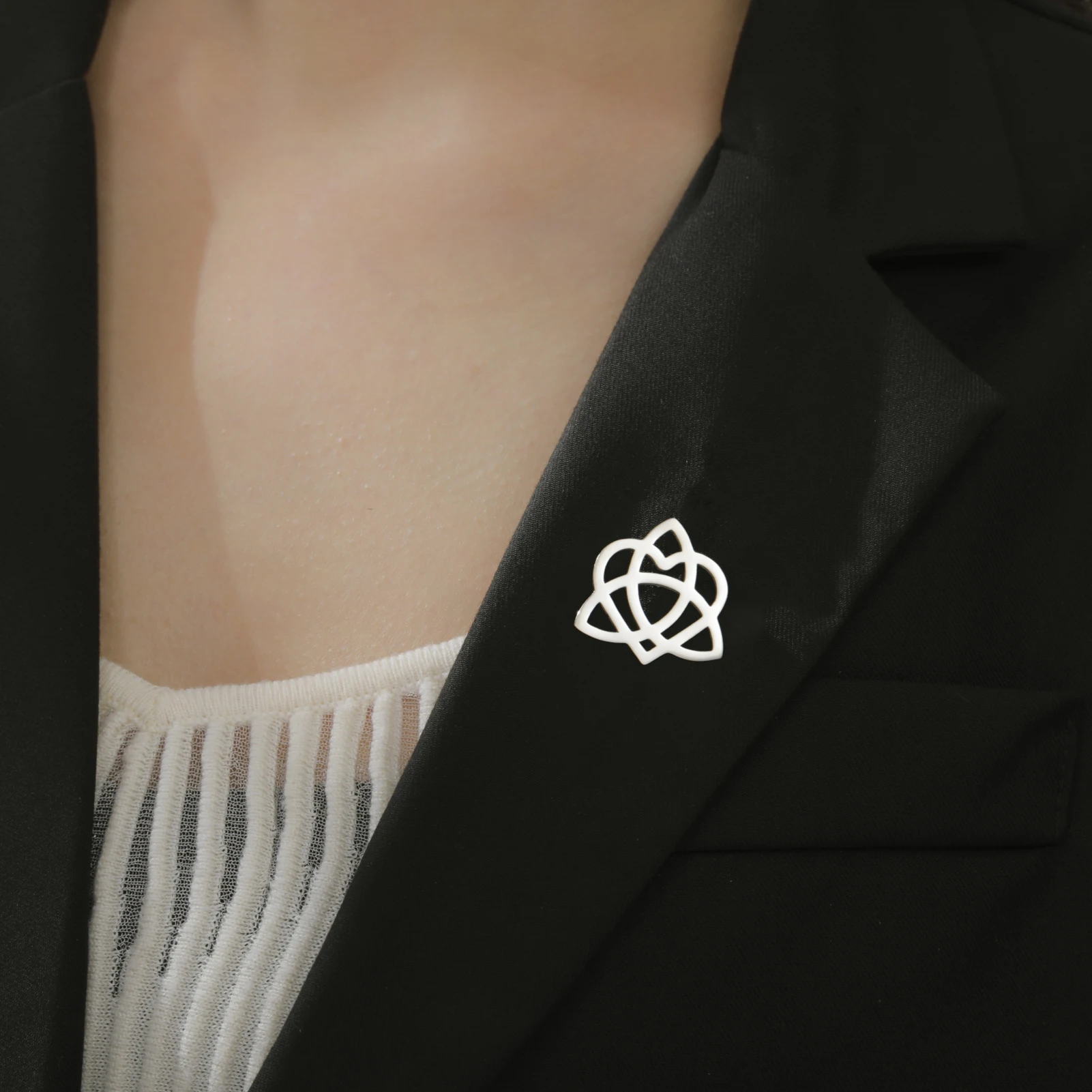 LIKGREAT Celtics Knot Brooch for Women Men Irish Shirt Suit Badge Pin Stainless Steel  Amulet Vintage Clothing Accessories Gifts