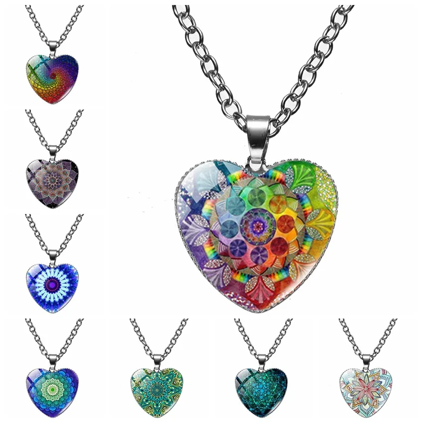 New Heart Shape Pendant Flower Pattern Necklace for Girls Fashion Collar Chain Wholesale