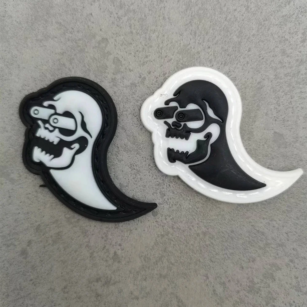 2 pcs/ set Ghost Pattern Taiji Gossip Round Style Skull PVC Rubber Glow In Dark Patch For Clothing Stick Patch Militray Army