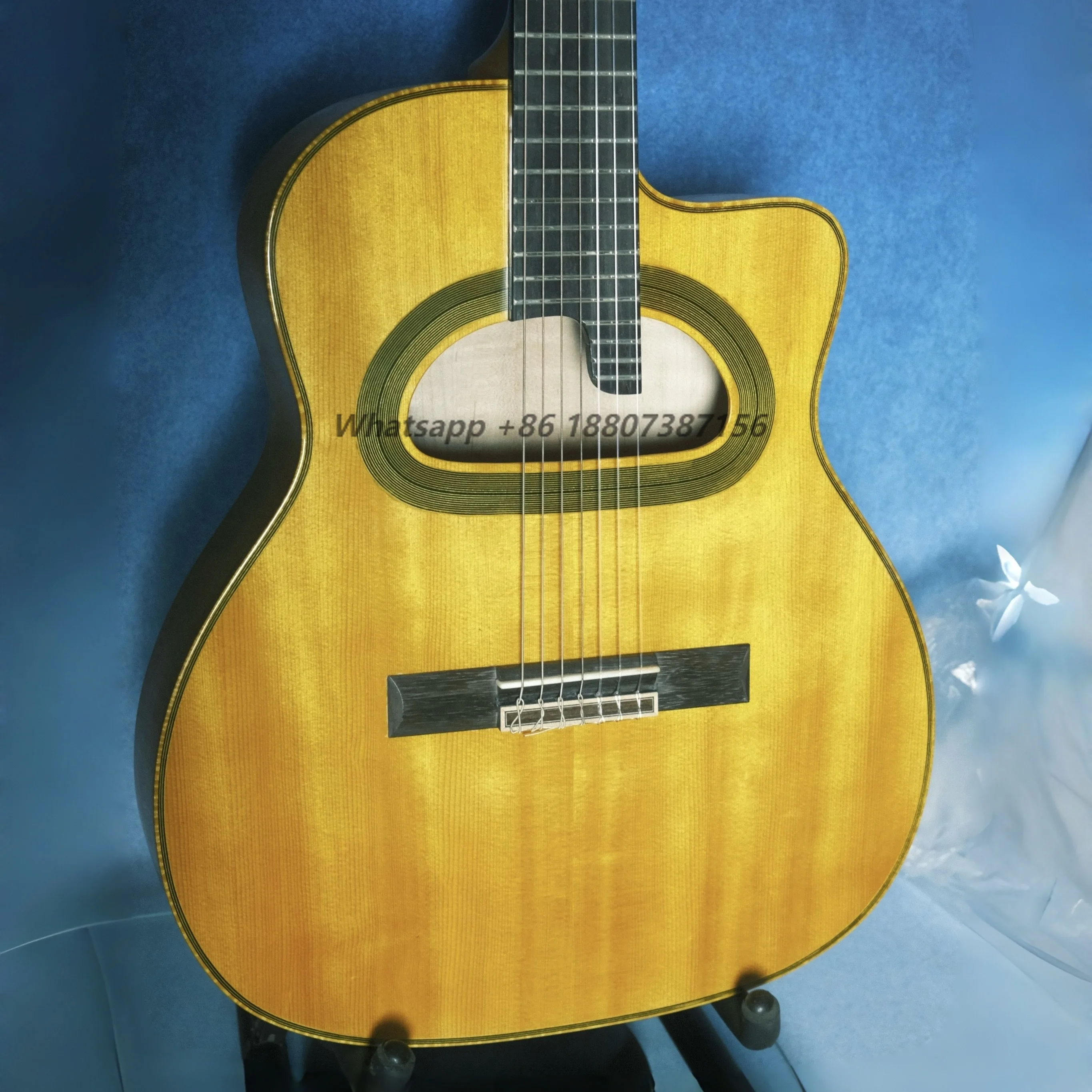 Guitarra Acústica Yunzhi Artesanal de 7 Cuerdas y 16 Pulgadas, Estilo Gitano, Cuerpo Hueco de Arce Flameado, Tapa de Abeto, Diapasón de Ébano, Pastillas H-S-S