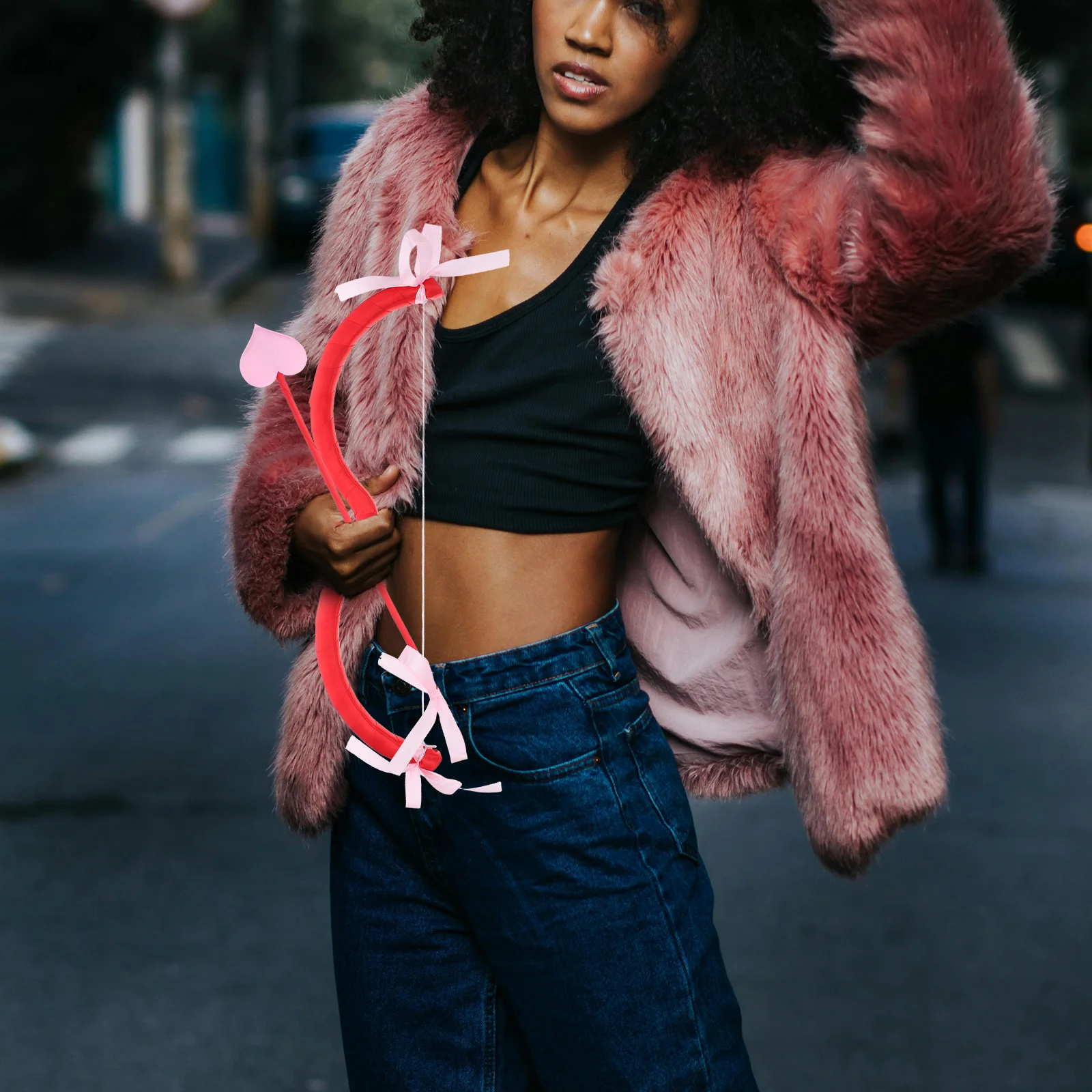 مجموعة واحدة من دعائم سهم كيوبيد وقوس إسفنجي وسهم لحفلات عيد الحب والهالوين وإكسسوار أزياء تنكرية للبالغين بلون عشوائي