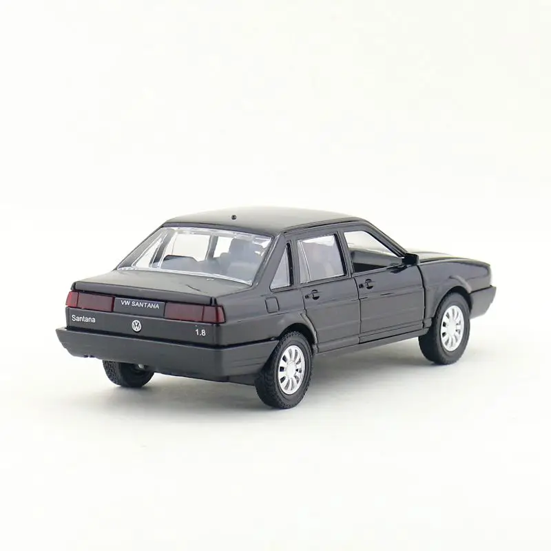 1/32 volkswagen santana carro de brinquedo para crianças diecast clássico modelo em miniatura puxar para trás som & luz coleção presente para meninos