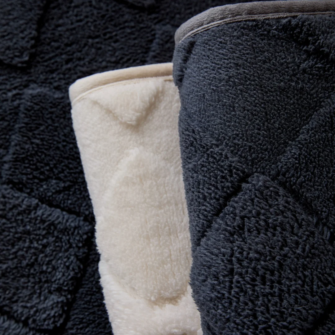 1pc Thicken Warm Solid Geometric Jacquard Tuffed Fleece Anti-Slip Sofa Cover, for Living Room 1/2/3/4 Seater Couch Seat Cover
