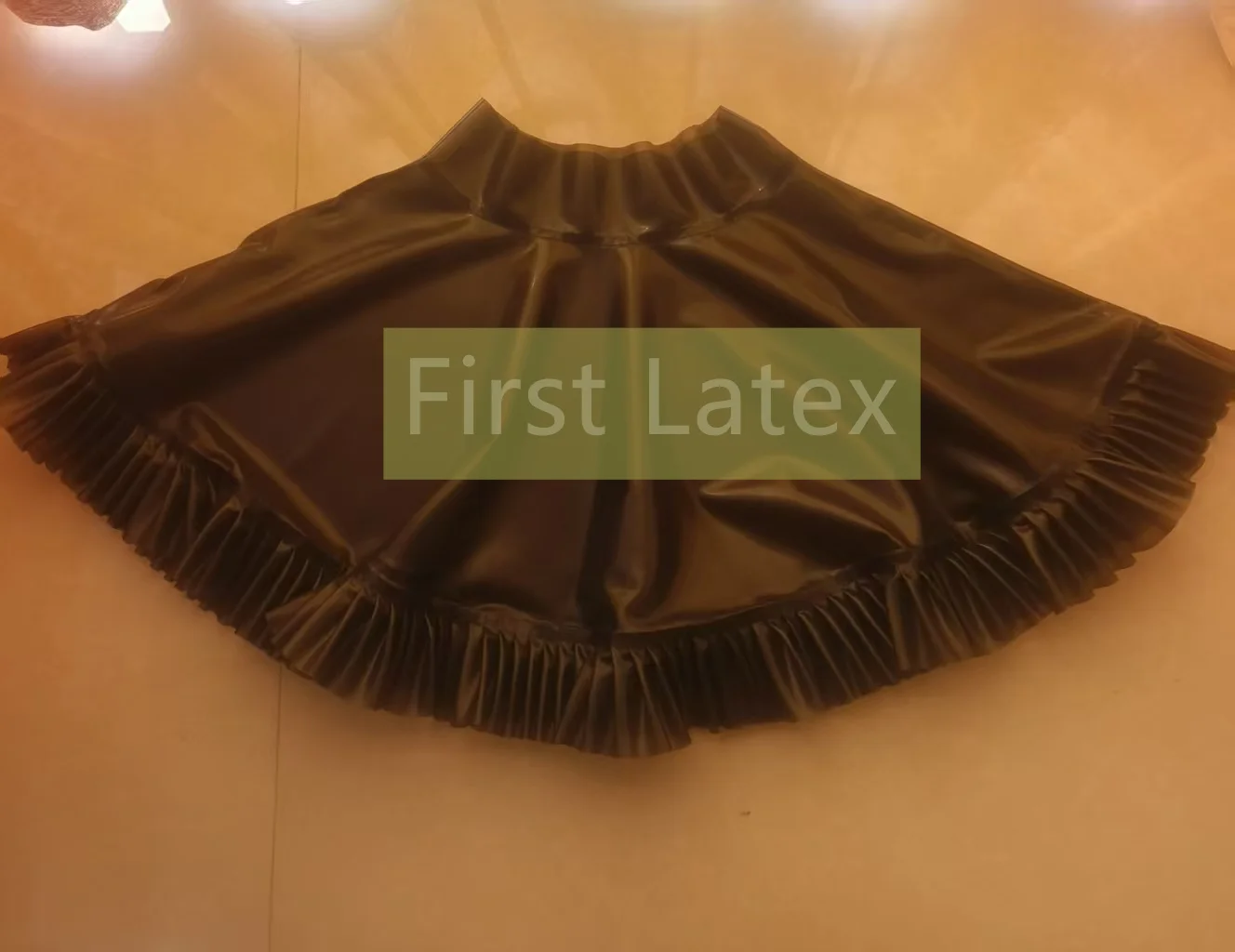 

Handmade Black Fetish Latex Ruffle Edge Mini Skirt Gummi Natural Latex Skate Dresses Cosplay Party Halloween Club Dresses