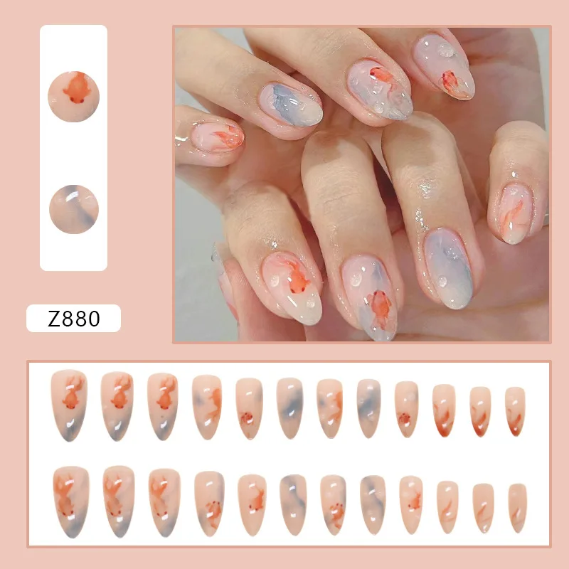 24 piezas de prensa de almendras medianas en uñas: diseño artístico de pez dorado 3D con efecto de burbuja |   Juego completo de uñas