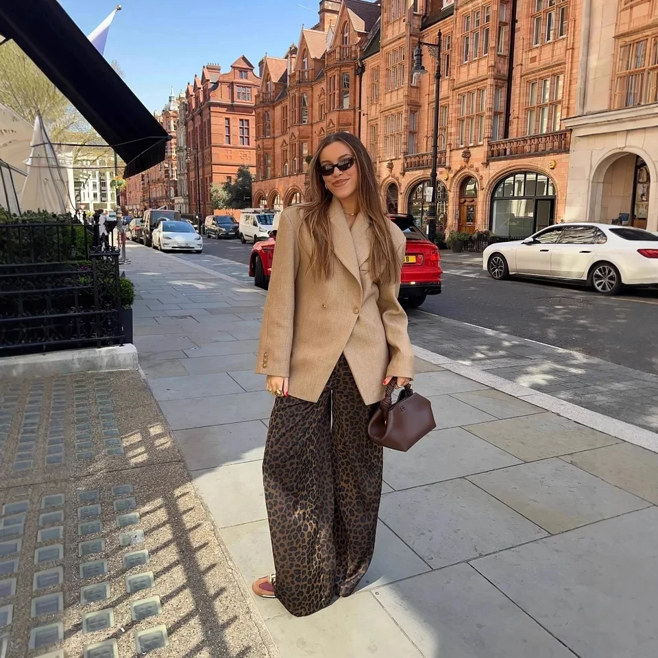 

2025 New Khaki Single Breasted Notched Lapel Waist Tying Tailored Hem Slit Cuff Buttons Decoration Women Outfit