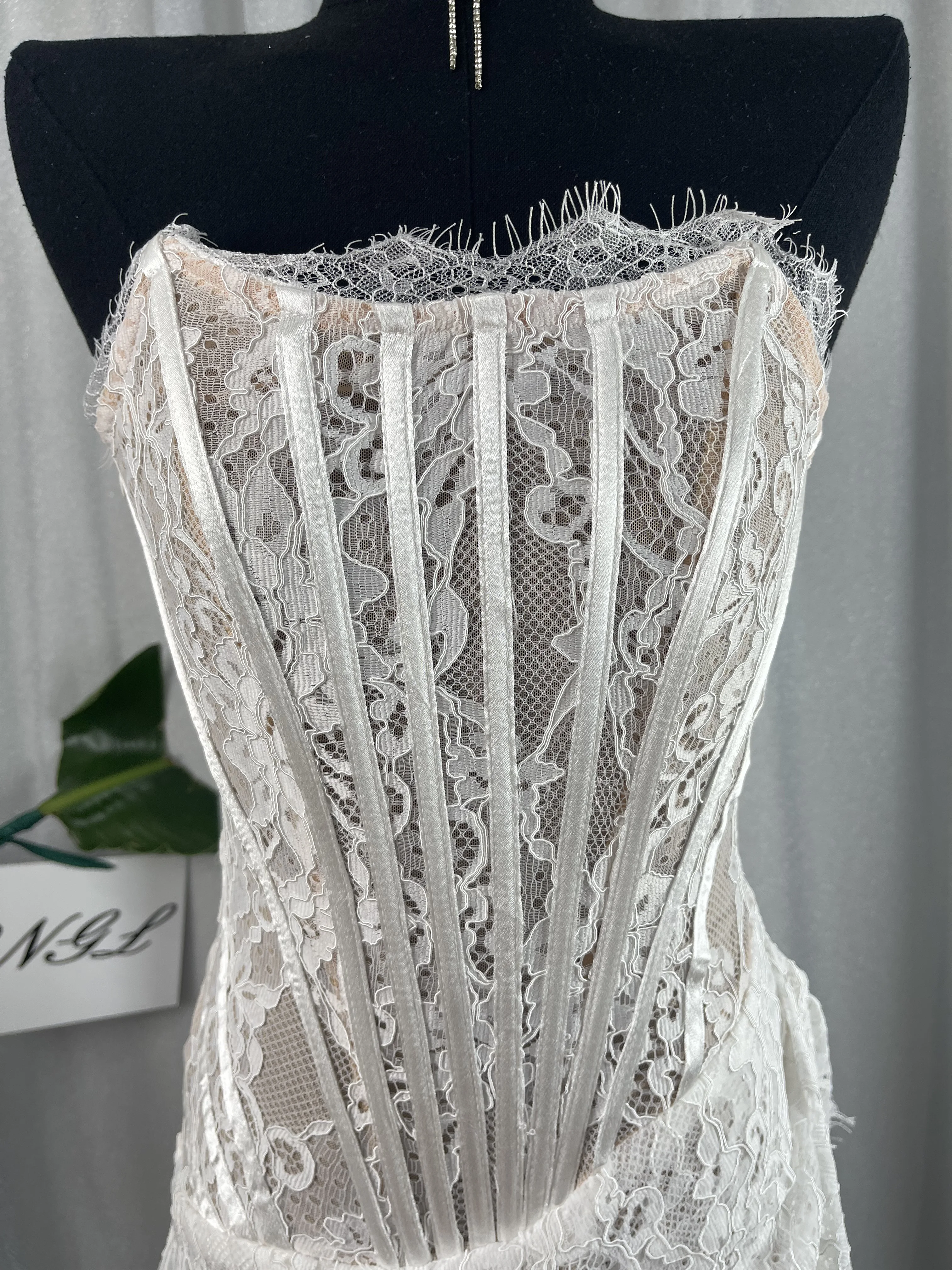 Minivestido Sexy de encaje empalmado sin tirantes para mujer, minivestido de espina de pescado a la moda, sin mangas, temperamento, vestidos de fiesta, ropa femenina nueva