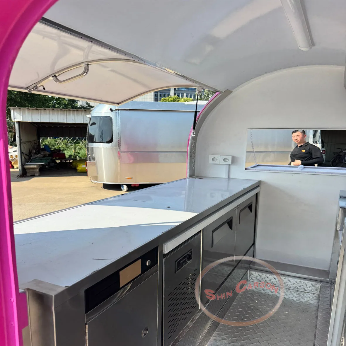 شاحنات الوجبات السريعة الصغيرة عربات بيع تقديم الطعام المتنقلة مع شرفة للبيع في الولايات المتحدة الأمريكية مقطورات طعام مدمجة للأعمال