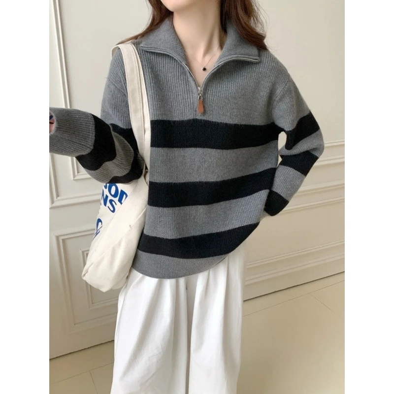 

Lapel half zipper contrast wide striped pullover sweater cashmere sweater is simple and casual.