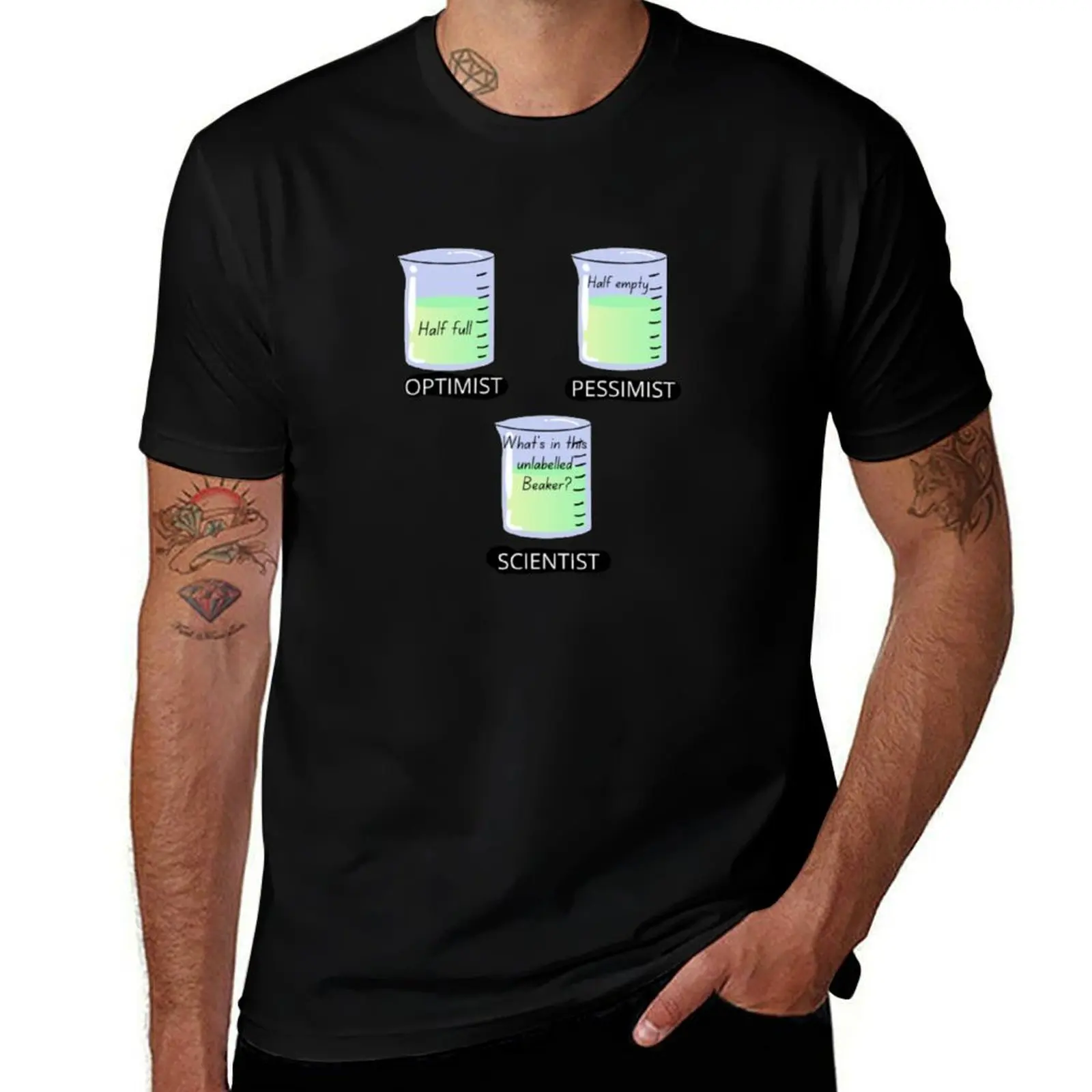 Demi-plein, demi-vid pour optimiste et pessimiste. Qu'est-ce qui se trouve dans le bécher non étiqueté du scientifique T-Shirt ?