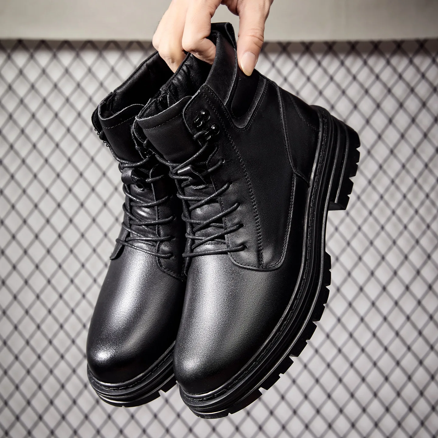 Men's boots with top layer cowhide 2026 winter outdoor British style men's boots high top and plush warm men's leather boots