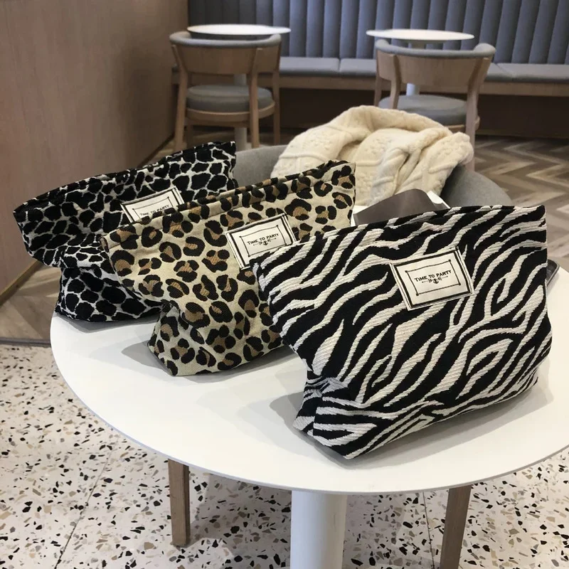 Borsa per cosmetici leopardata da donna grande borsa per il trucco con cerniera impermeabile in tela borsa per il trucco da viaggio per il lavaggio