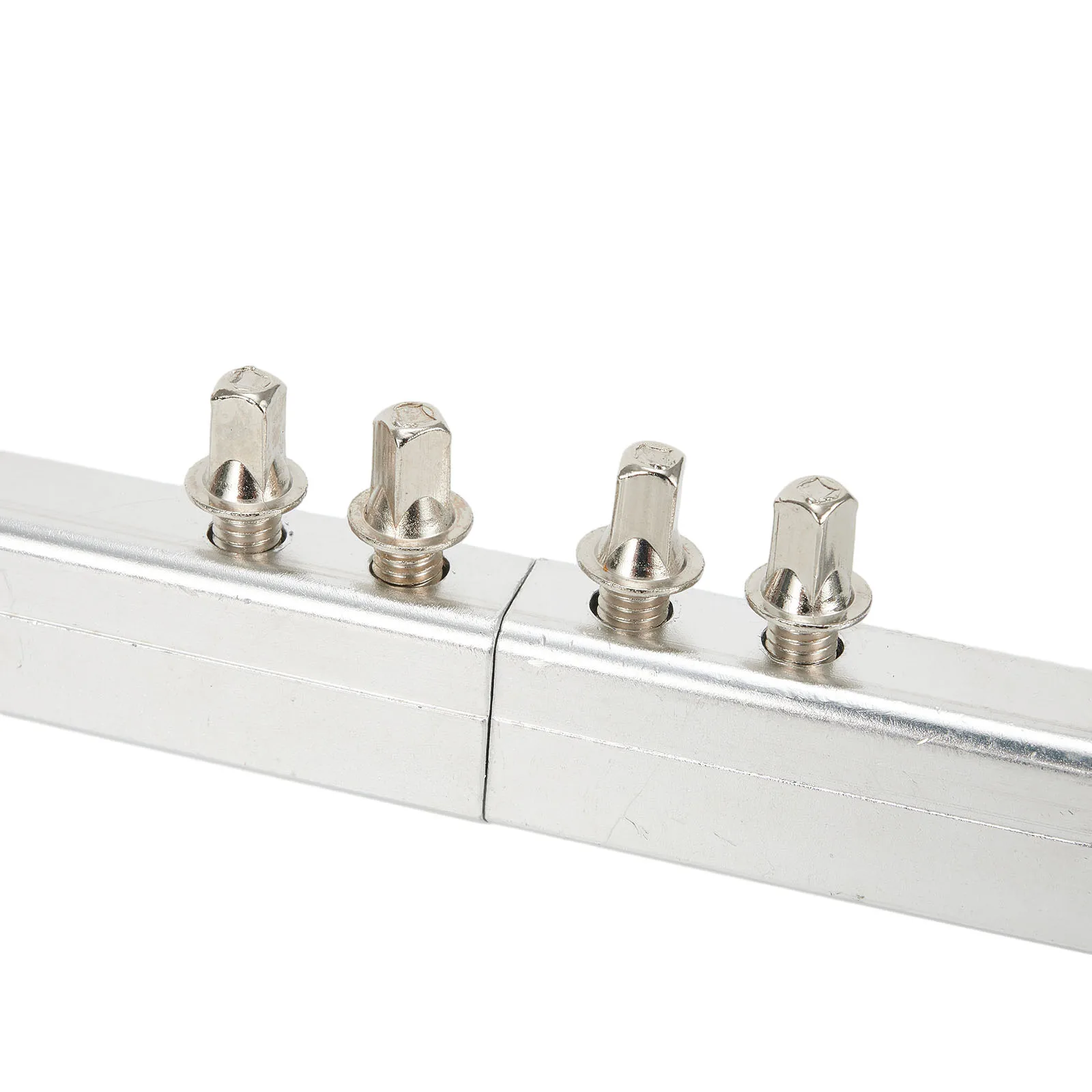 

Двойная педаль бас-барабана Приводной вал Соединительная планка Приводной вал Стержень Ударная часть Двойная педаль бас-барабана Соединительная связь