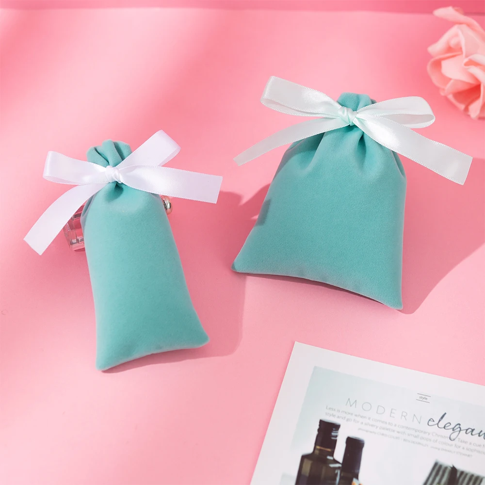 Small Velvet Drawstring Gift Bags with Ribbon Green Packaging for Jewelry Organizer Wedding Favors For Guests Candy Goodie Bag