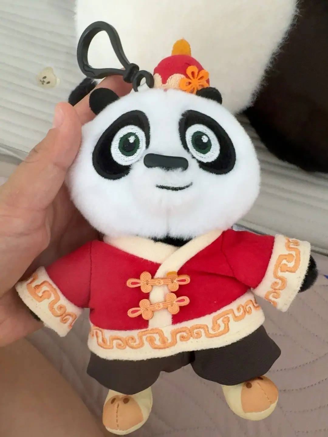 

Официальный плюшевый брелок/подвеска для сумки «Кунг-фу Панда» к Китайскому Новому году в традиционном костюме Тан от Universal Beijing Resort