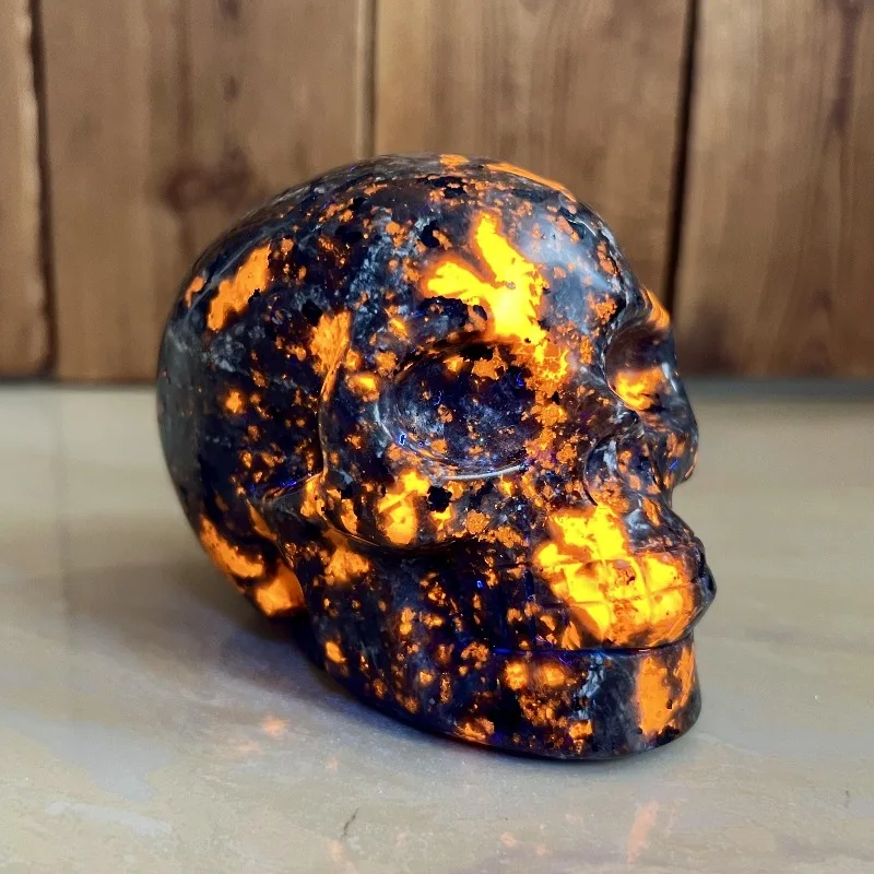 

Natural Crystal Skull Yooperlites Carved Skull Statue Craft Fire Stone Figurine Powerful Witchcraft for Halloween Decor Gift