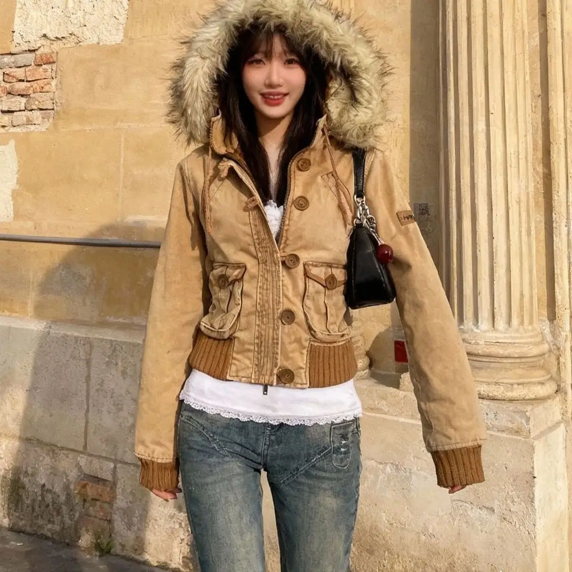 

Осенне-зимняя модная куртка в стиле тысячелетия коричневого цвета 2025Y2K в стиле ретро, новый стиль, утягивающее талию короткое пальто, маленький универсальный топ