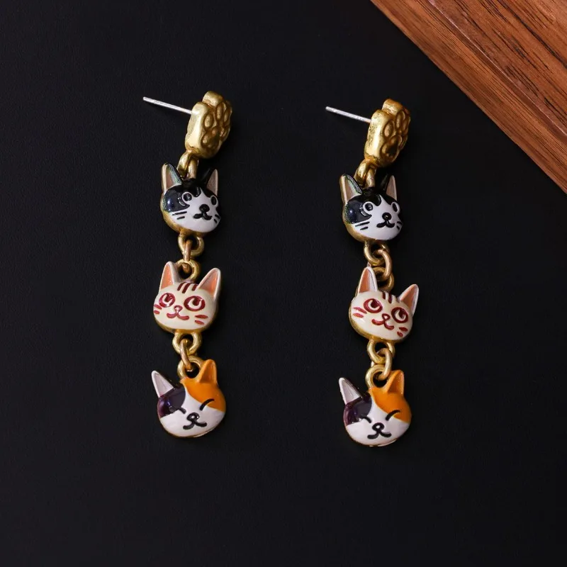 

Серьги-гвоздики с эмалью в виде кошачьей лапки, винтажные, в средневековом стиле, премиум-класса, с бриллиантами, нишевый дизайн