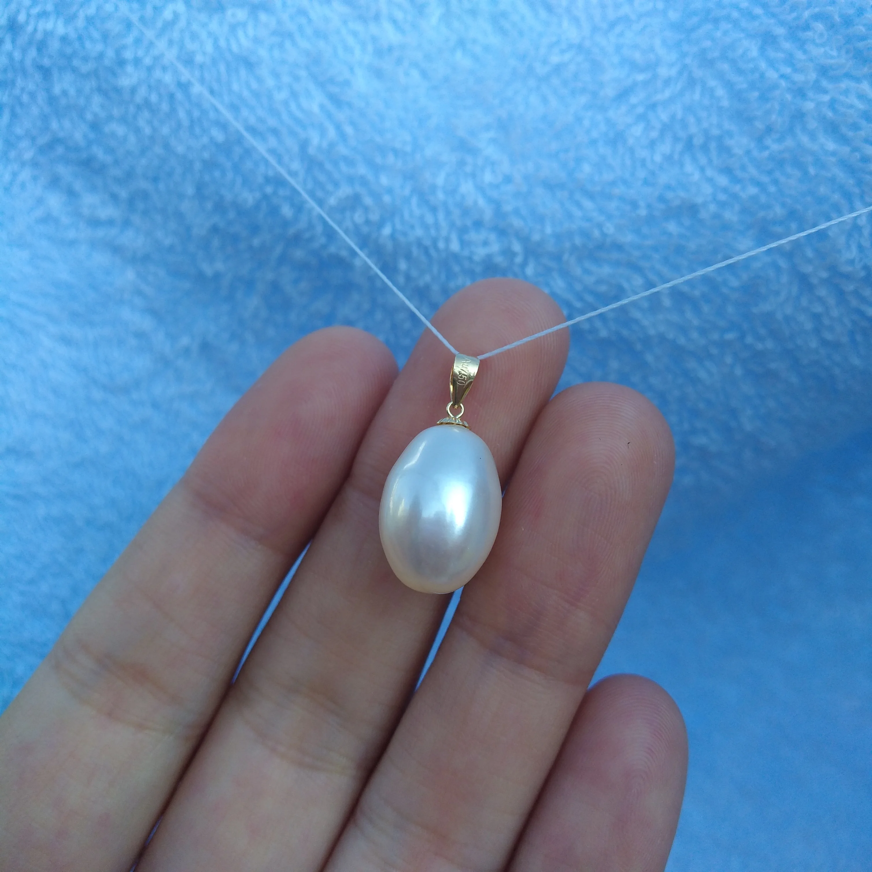

Only Natural 10.6x14.7mm AAA+ South Sea White Pearl Pendant 18k Au750 Original Real shot photos, what you see is what you will r