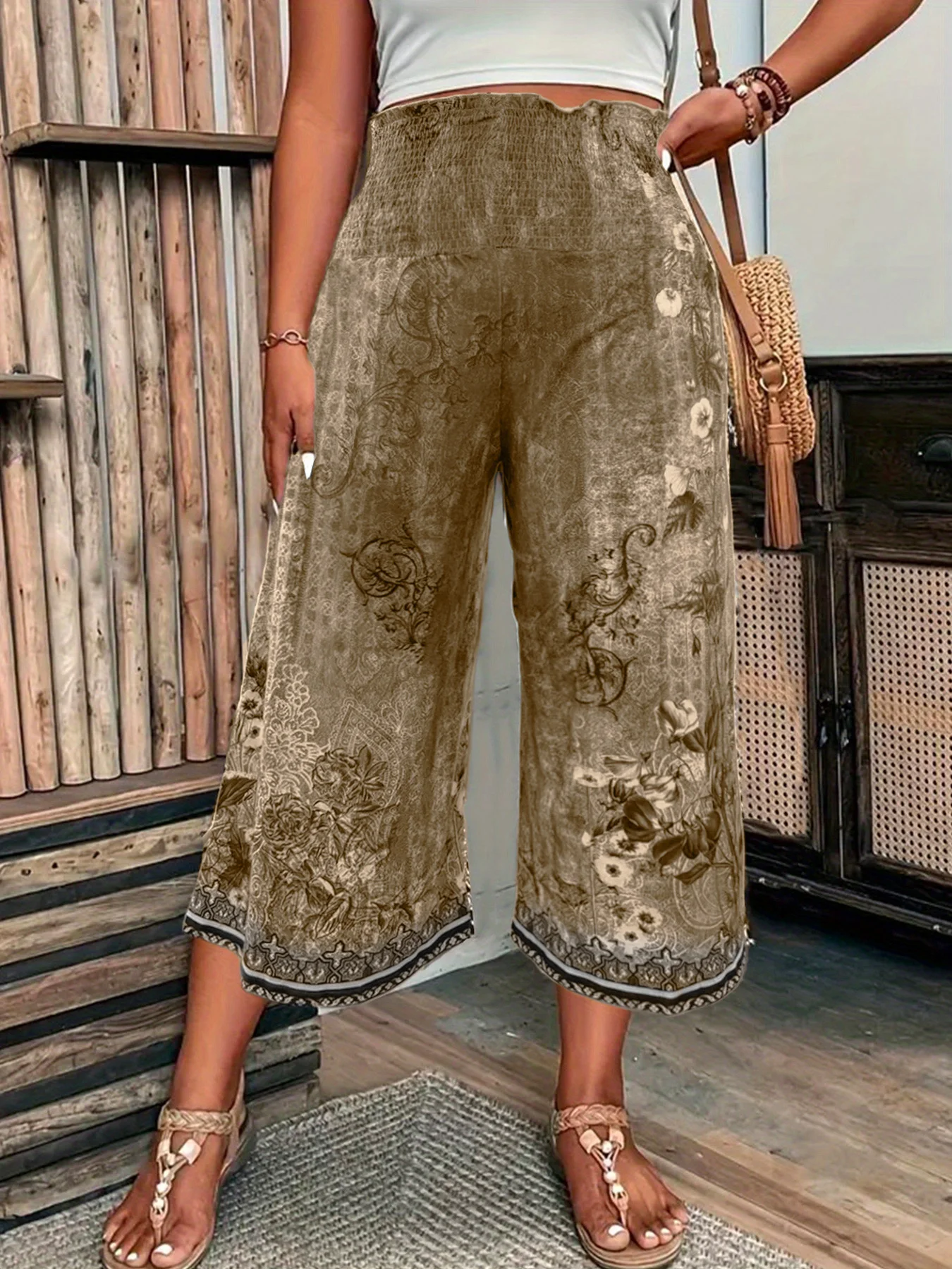 Vintage Purple Floral Paisley Border Print Plus Size Wide Leg Capri Pants, Elastic Smocked High Waist Soft Comfort Boho Casual All Season Printed Cropped Trousers With Pockets For Curvy Women view 4