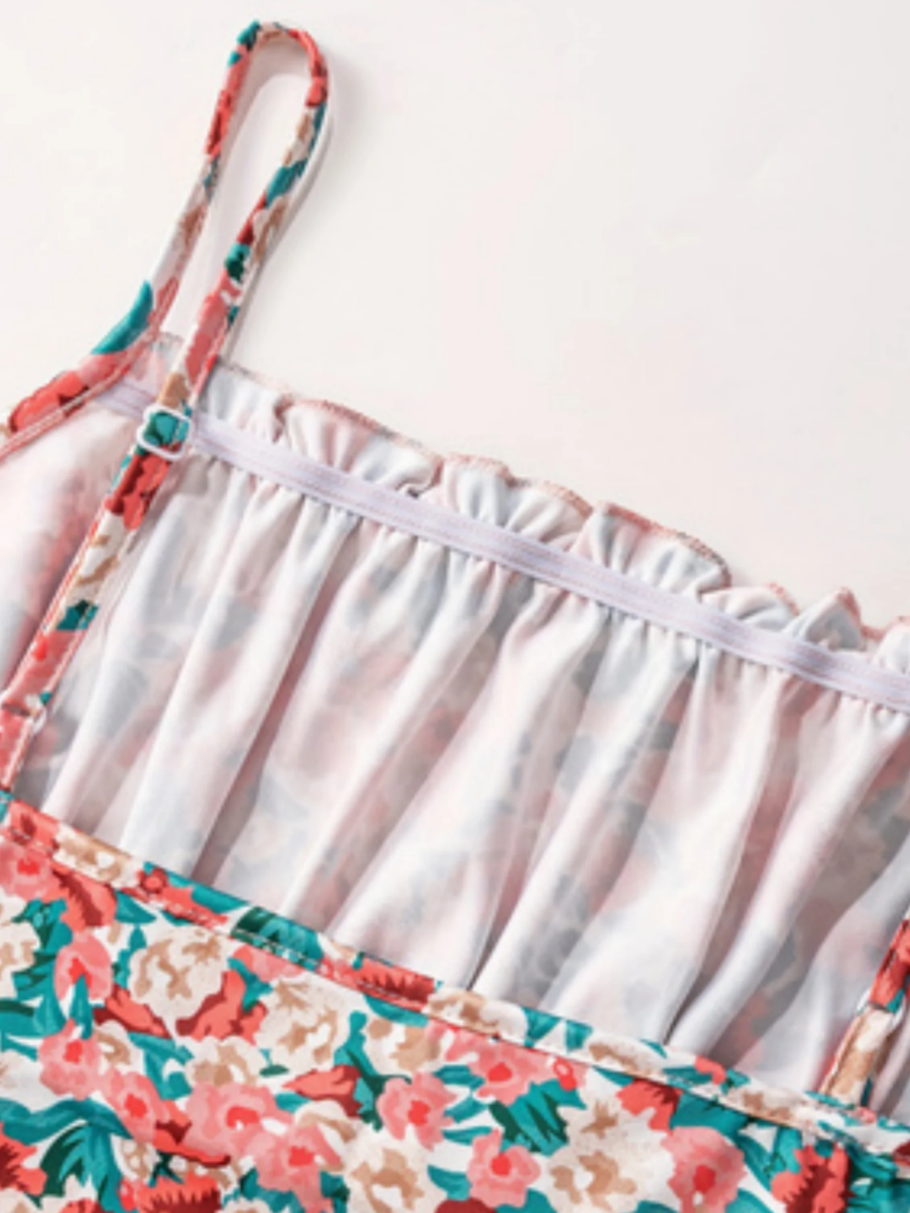 Wiosenne, letnie i jesienne damskie, chłodne i swobodne topy na ramiączkach z kwiatowym wzorem.