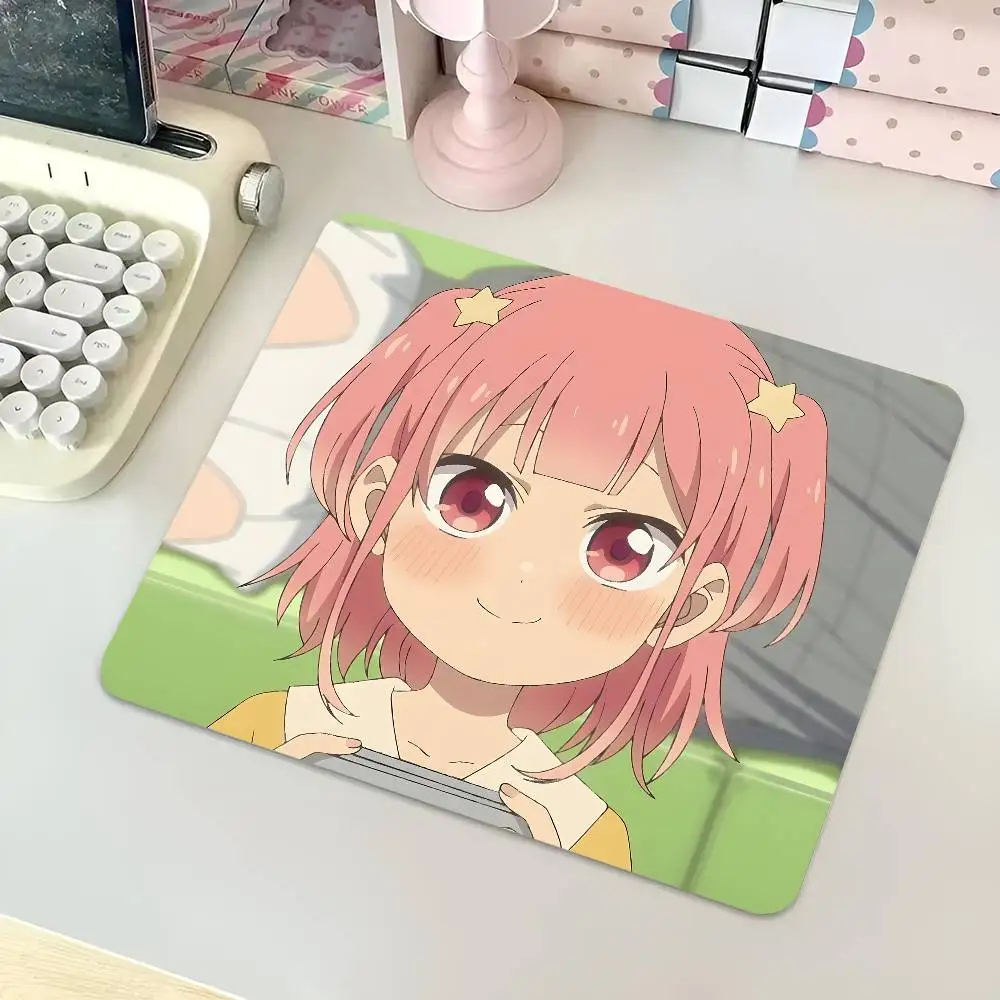 Alfombrilla de ratón Ayaka Nanakura Giji Harem, pequeña, con bordes reforzados, para jugadores, para usar en el escritorio del ordenador, rectangular, con base de goma antideslizante.