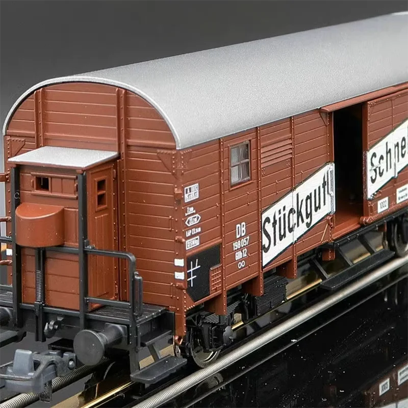 Diecast Ho 1/87 Scale Covered Freight Transport Train Model Articulated Carriage With Four Openable Doors For Collection Display